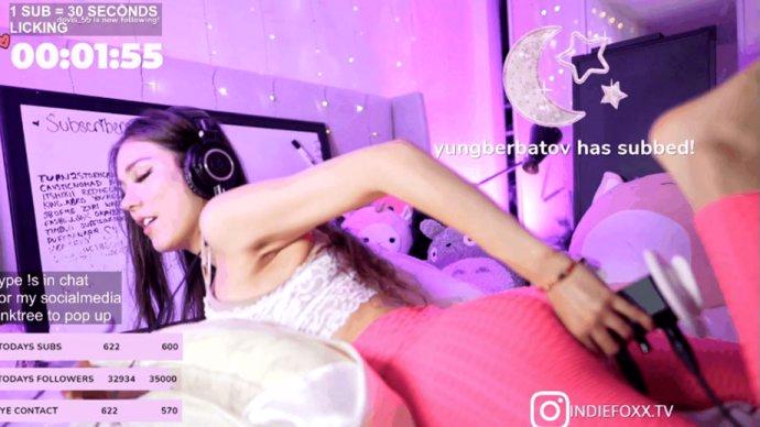 За что заблокировали двух самых популярных стримерш (видео)